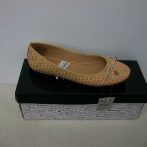 Wanted Ballet Slippers Sz 6 M Bellissa Tan NEW